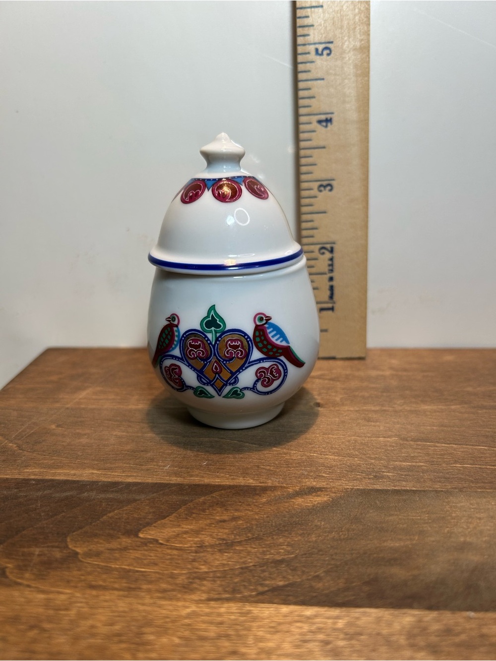 Elizabeth Arden White Ceramic Decorative Jar with Multicolor Bird Motif
